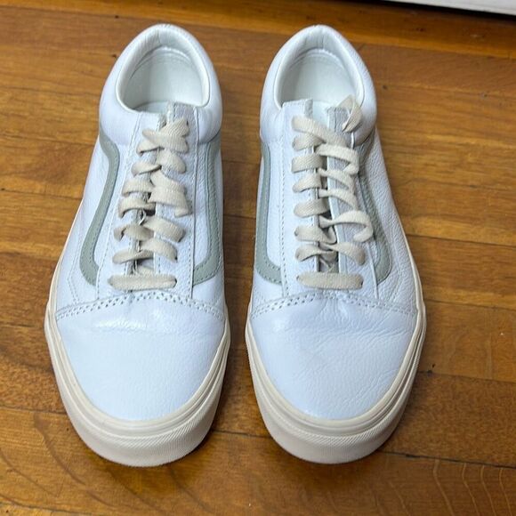 Vans Old Skool sneakers in vintage white with gray pop Size 7.5 Men 9 Women Unis - Picture 1 of 9